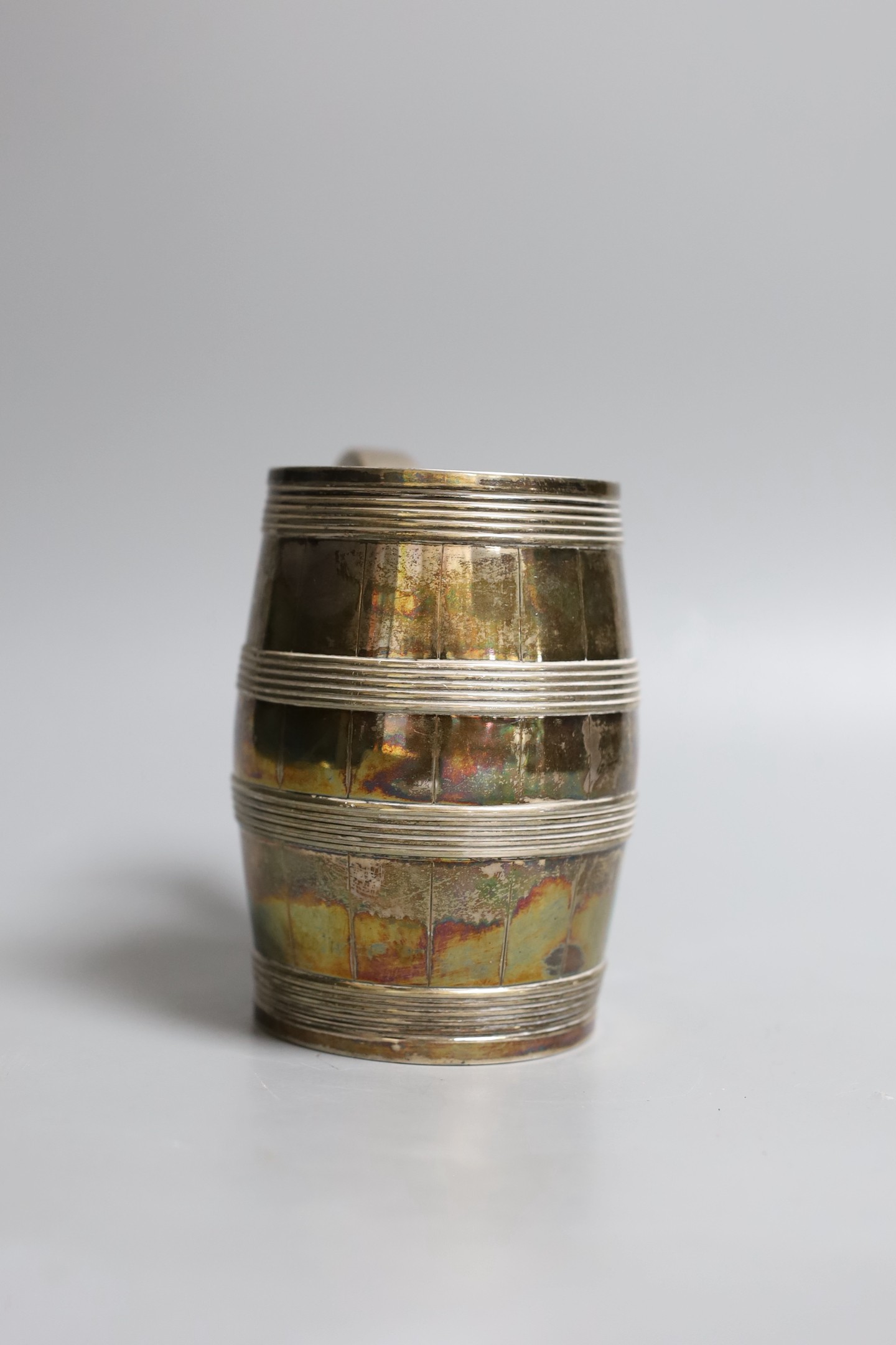 A George III silver barrel shaped pint mug, with reeded bands, Thomas Law, Sheffield, 1802, 12.7cm, 9.50z.